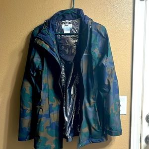 Columbia Small interchange snow/ski jacket . Has been used only once.